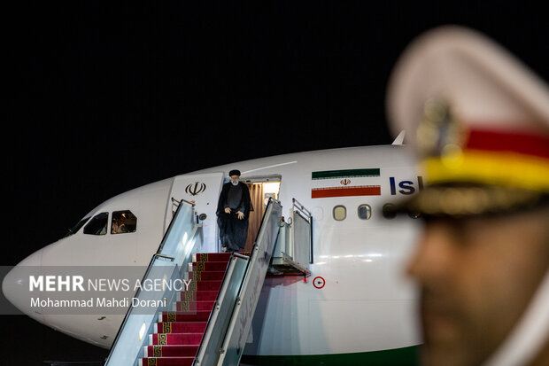 مراسم استقبال از رئیس جمهور در بازگشت از ترکمنستان