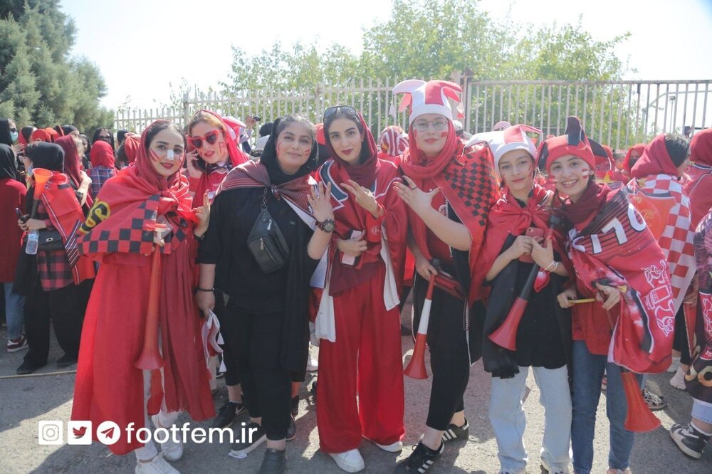گزارش تصویری از حضور زنان پرسپولیسی در ورزشگاه آزادی