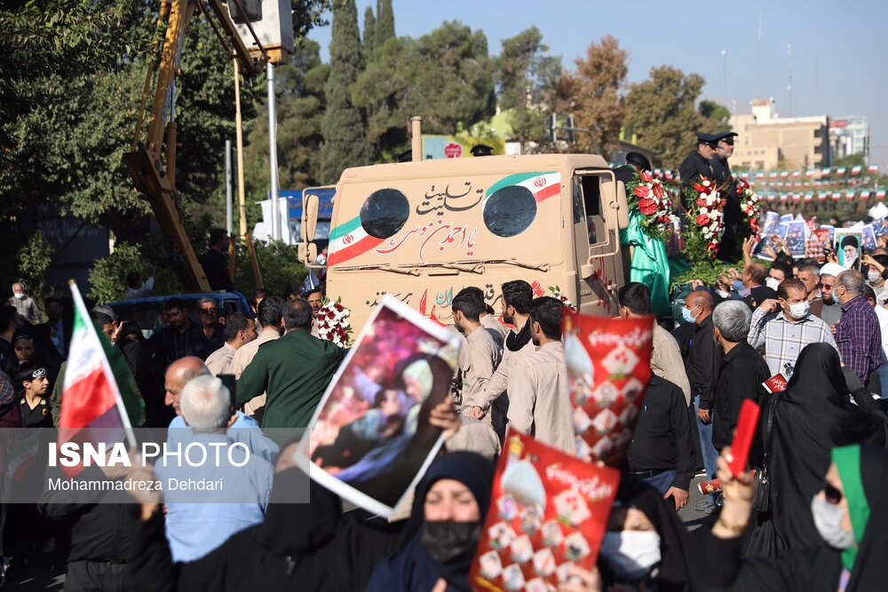 آیین تشییع شهدای حمله تروریستی به حرم شاهچراغ(ع) در شیراز برگزار شد