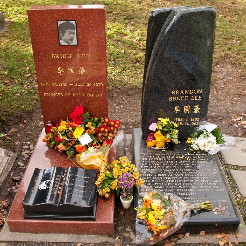 سنگ قبر بروس لی
