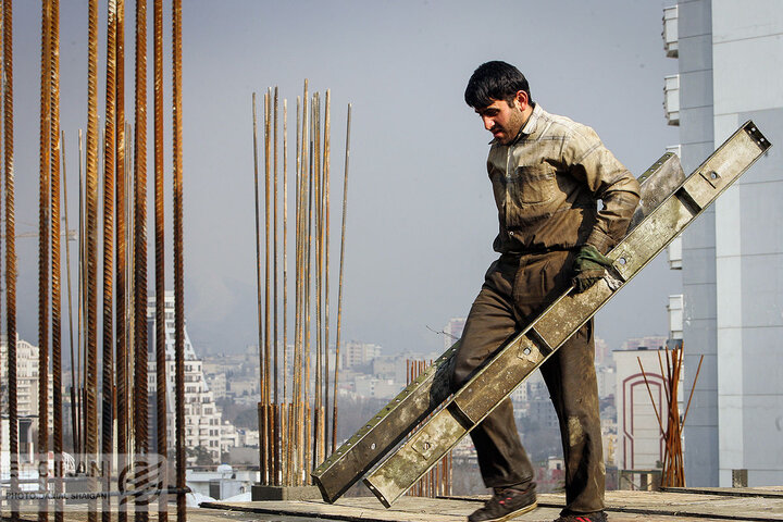 دستمزد ماهانه کارگر ایرانی 147 دلار است!