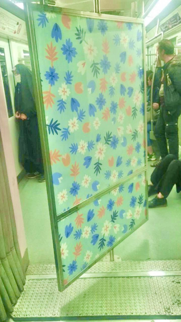 نصب پرده بین واگن زنان و مردان در مترو تهران + عکس