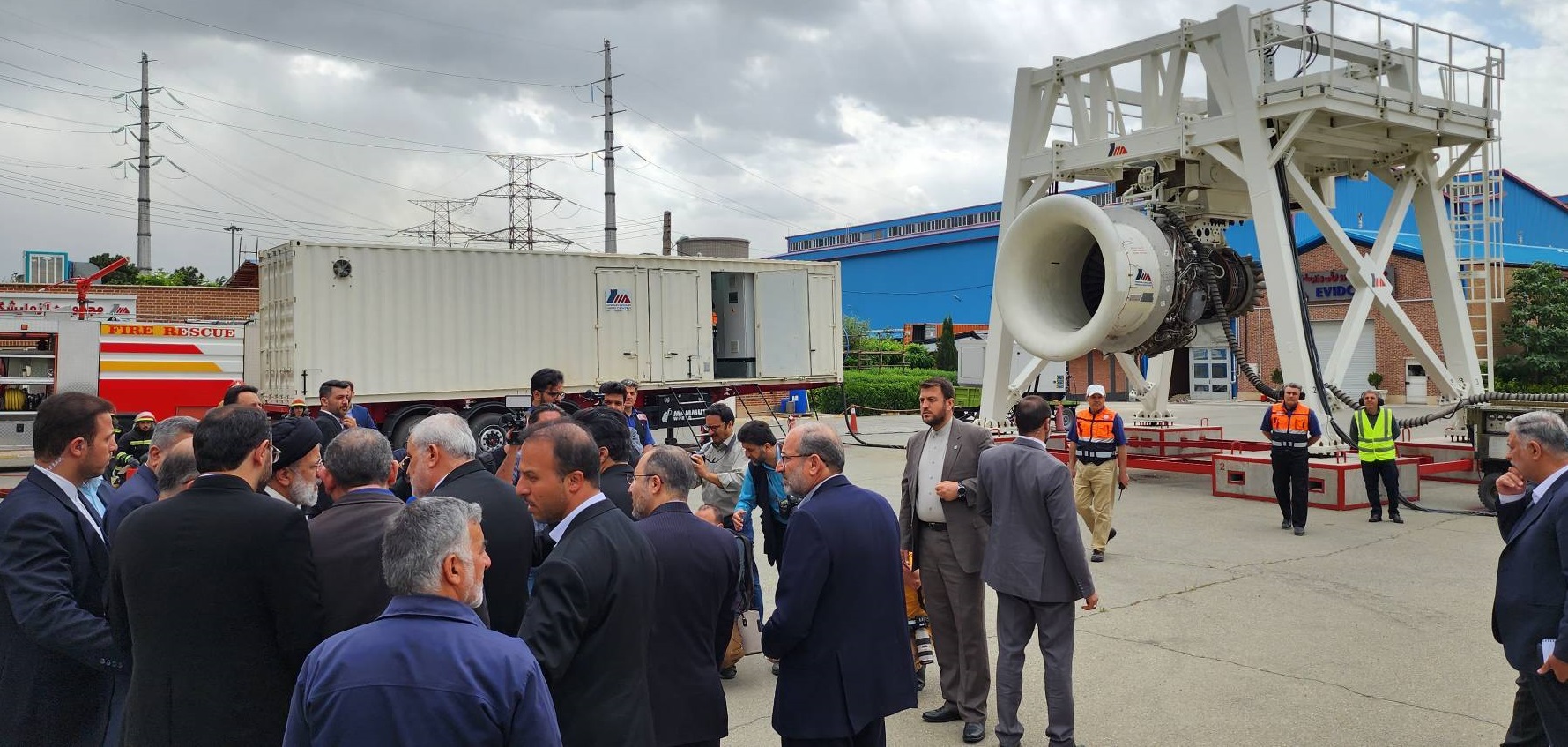 آزمایش موفق موتور ایرانی هواپیما با حضور رئیس جمهور