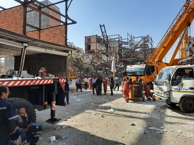 حبس شدن 6 نفر زیر آوار ریزش چند ساختمان در جنوب تهران