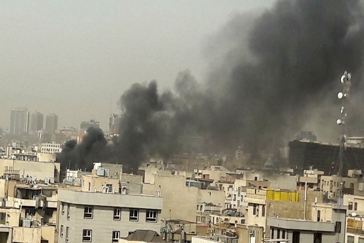 آتش سوزی گسترده در میدان بهارستان + فیلم