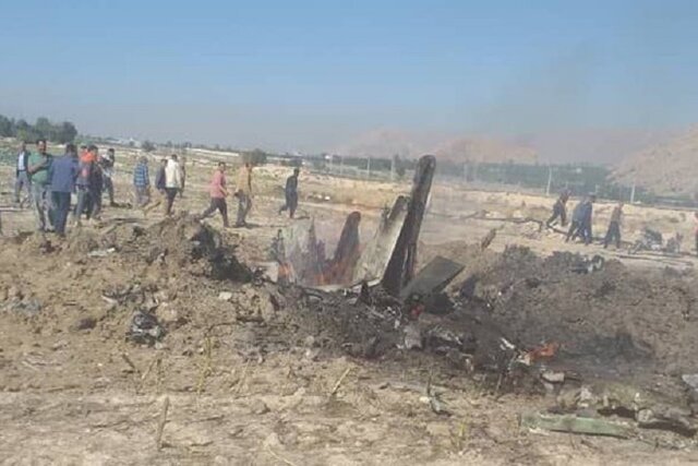 سقوط هواپیمای آموزشی سپاه در کازرون + فیلم