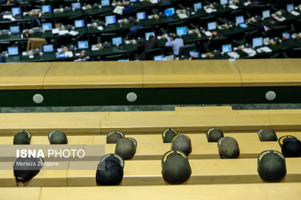 یک تصویر متفاوت از صحن مجلس /مهمانان ویژه پارلمان چه کسانی بودند؟