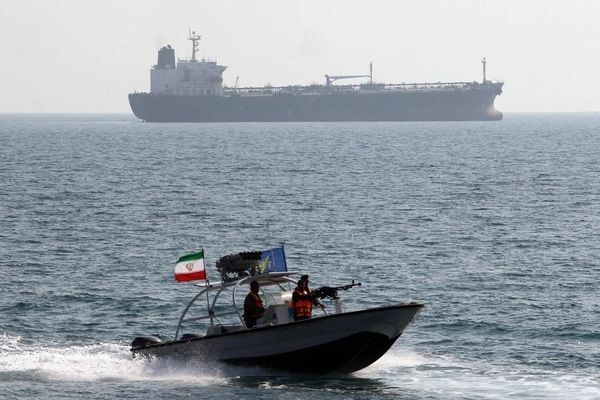 توقیف یک فروند نفتکش متخلف توسط سپاه پاسداران در شمال خلیج فارس