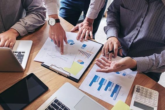 بررسی چالش‌های انتخاب بهترین نرم افزار حسابداری