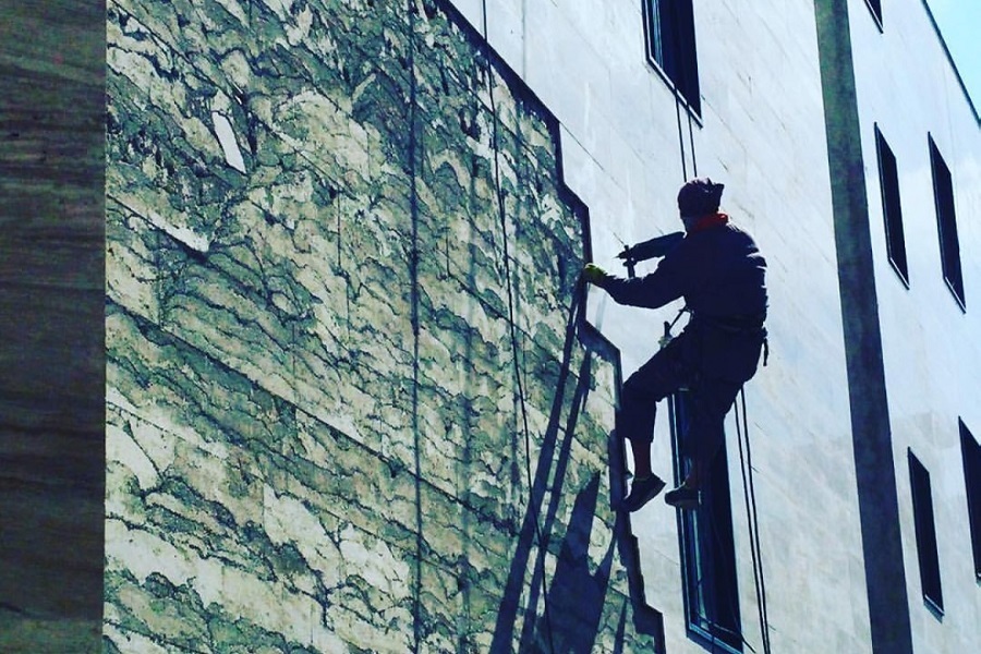 نقش سازنده و مهندس ناظر در جلوگیری از ریزش سنگ نما