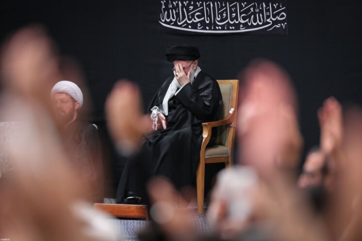 حضور رهبر انقلاب در مراسم عزاداری شب عاشورای حسینی