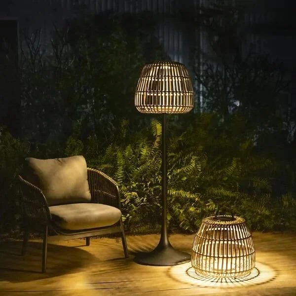 راهنمای خرید پایه چراغ باغی