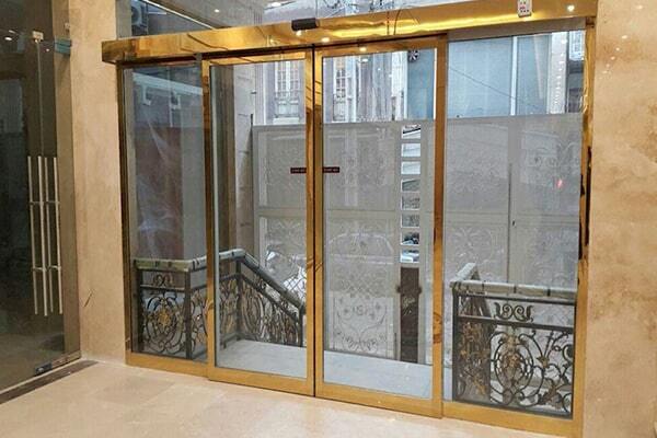 افزایش امنیت و رفاه با استفاده از سقف متحرک و درب اتوماتیک در ویلاها