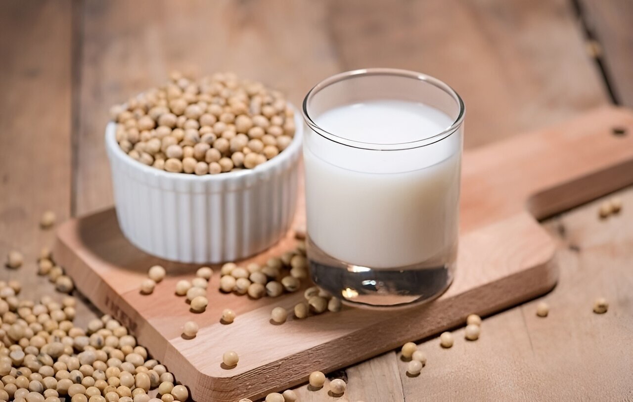 شیر سویا چگونه درست می‌شود ؟/ روش تهیه شیر سویا در منزل