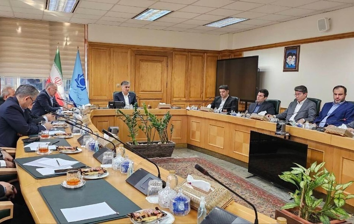 تشکیل اولین جلسه تعیین تکلیف دارایی‌های بانک آینده | رئیس بانک مرکزی: فروش دارایی‌های بانک سابق آینده در اولویت صندوق سپرده‌ها است