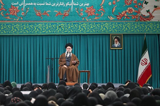 زن، کارگزار خانه نیست، مدیر است