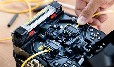 دستگاه فیوژن؛ قلب شبکه های فیبر نوری و انتخاب حرفه ای متخصصان در آریا تک دستگاه فیوژن؛ قلب شبکه های فیبر نوری و انتخاب حرفه ای متخصصان در آریا تک