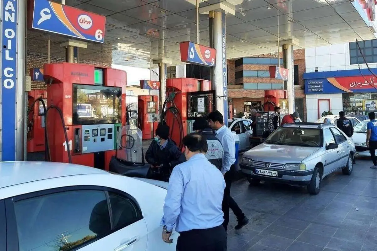 آغاز فروش بنزین با نرخ جدید در پمپ بنزین ها آغاز فروش بنزین با نرخ جدید در پمپ بنزین ها