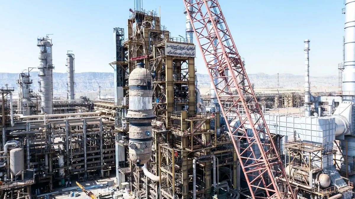 وزارت نفت در چنبره بحرانهای پنهان